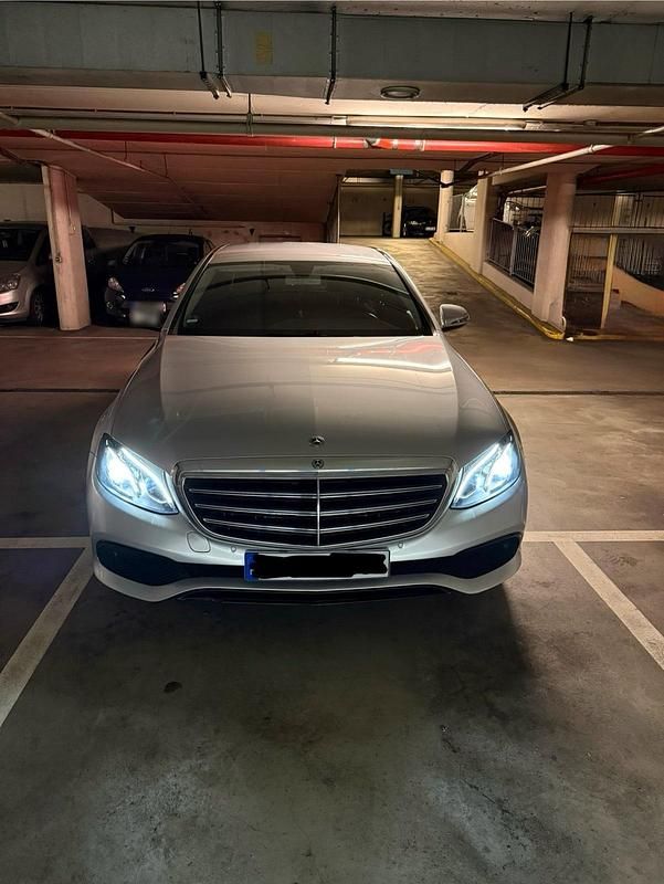 Gebraucht Mercedes E220 194 PS (142 kW) 2018 Silber Limousine