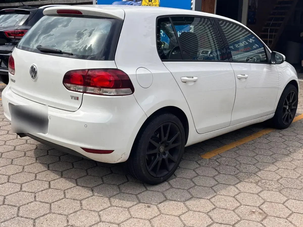 Gebraucht VW Golf VI 122 PS (89 kW) 2010 Weiß Kleinwagen