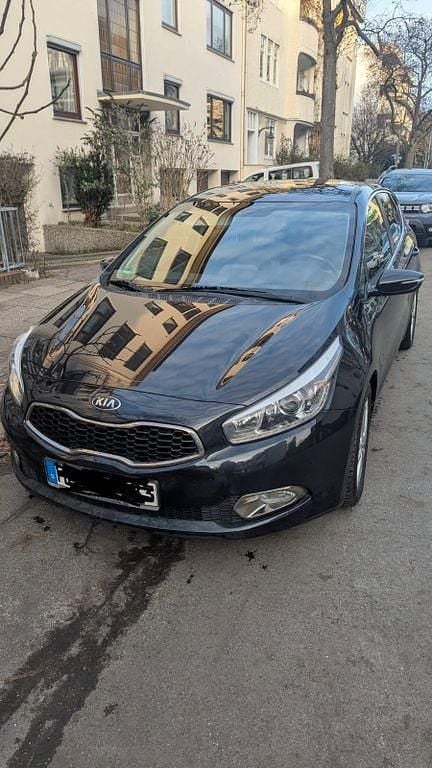 Gebraucht Kia Ceed Vision 135 PS (99 kW) 2015 Schwarz Kleinwagen