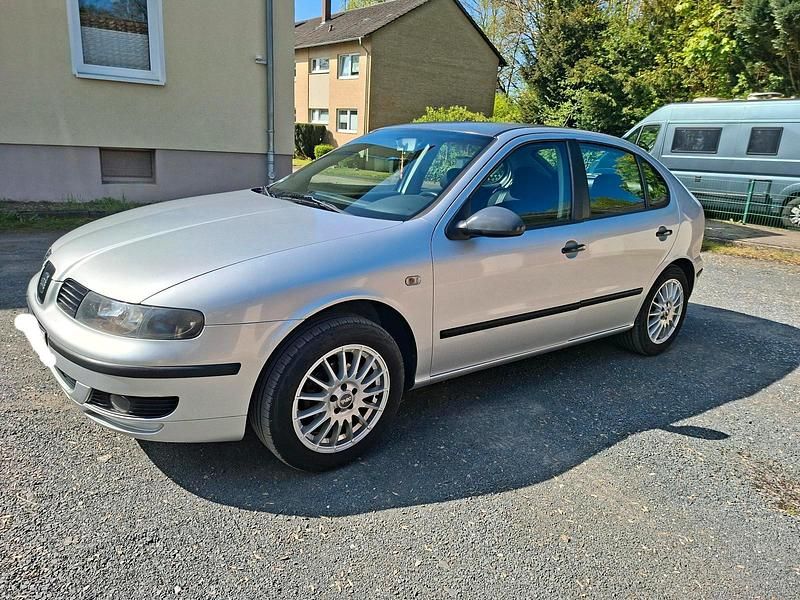 Usata Seat Leon 105 CV (77 kW) 2003 Argento Utilitaria