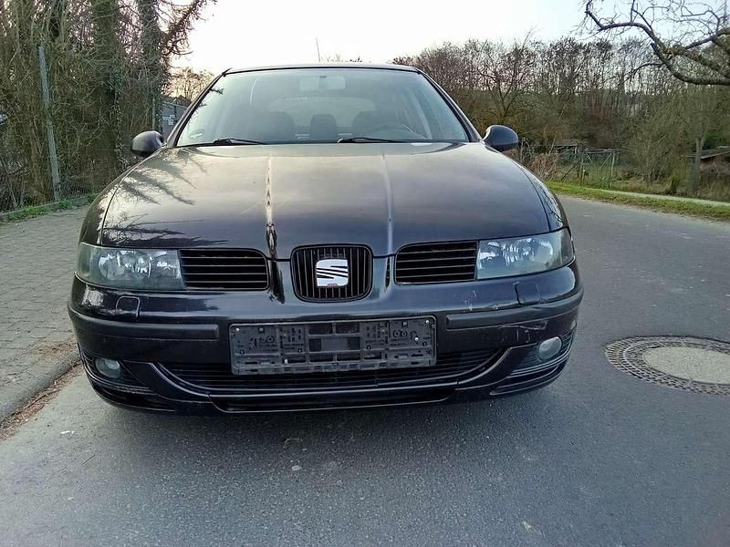 Second-hand Seat Leon 105 CP (77 kW) 2004 Negru Hatchback