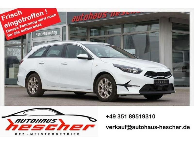 Second-hand Kia Ceed Vision 120 CP (88 kW) 2022 Alb Hatchback