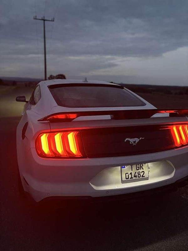 Weiß Gebraucht 2022 Ford Mustang Coupé | 29.995 € (Fairer Preis) - Bild 1/4