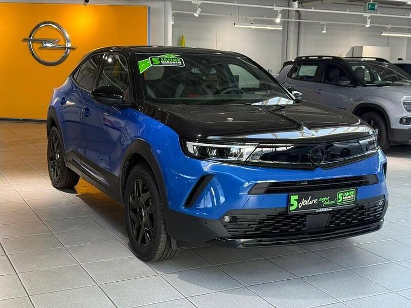 Gebraucht Opel Mokka-e GS Line 100 kW (136 PS) 2023 Perl blau/voltaik blau SUV