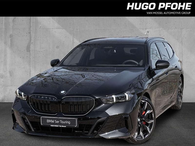 Neu BMW 540 Performance 303 PS (222 kW) 2026 Saphirschwarz metallic Kombi