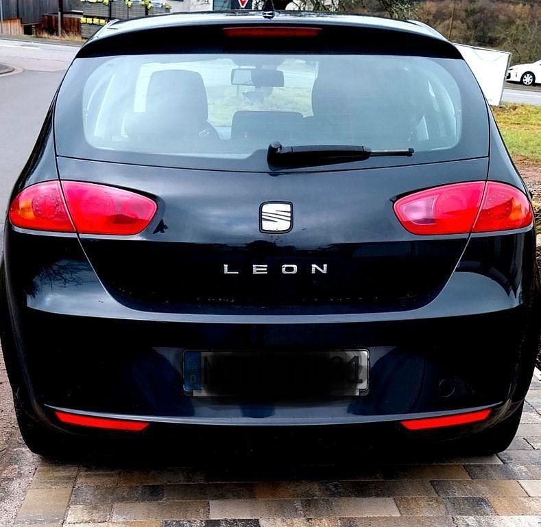 Second-hand Seat Leon Reference 110 CP (80 kW) 2013 Negru Berlinǎ