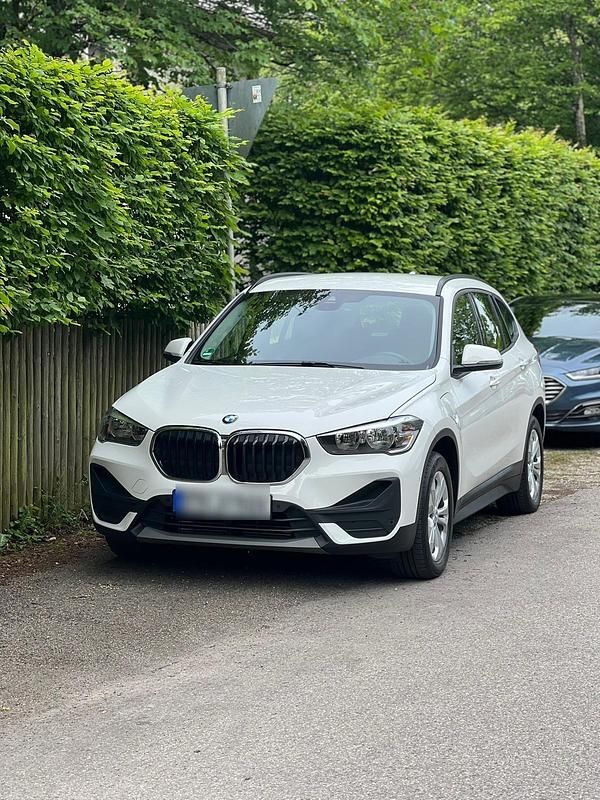 Weiß Gebraucht 2020 BMW X1 SUV | 25.999 € (Etwas zu teuer) - Bild 1/3