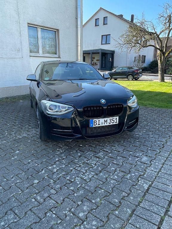 Schwarz Gebraucht 2013 BMW M135 Performance Kleinwagen | 16.499 € (Superpreis) - Bild 1/4