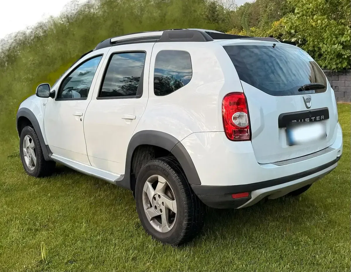 Używany Dacia Duster Prestige 105 KM (77 kW) 2011 Biały SUV