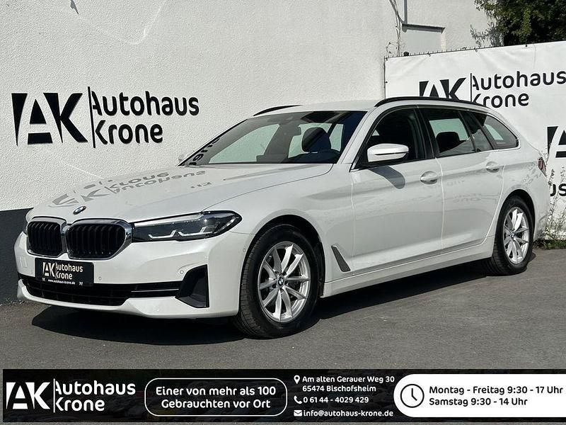 Weiß Gebraucht 2023 BMW 520 Sport Line Limousine | 32.980 € (Fairer Preis) - Bild 1/4