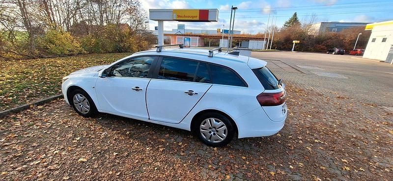 Weiß Gebraucht 2016 Opel Insignia Kombi | 6.800 € (Teuer) - Bild 1/4