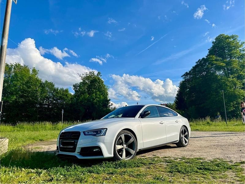 Weiß Gebraucht 2016 Audi A5 S-Line Limousine | 17.500 € (Fairer Preis) - Bild 1/4