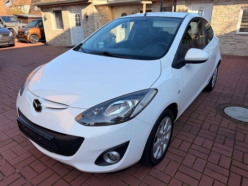 Arachneweiß metallic Gebraucht 2011 Mazda 2 Active Kleinwagen | 3.750 € (Guter Preis) - Bild 1/4