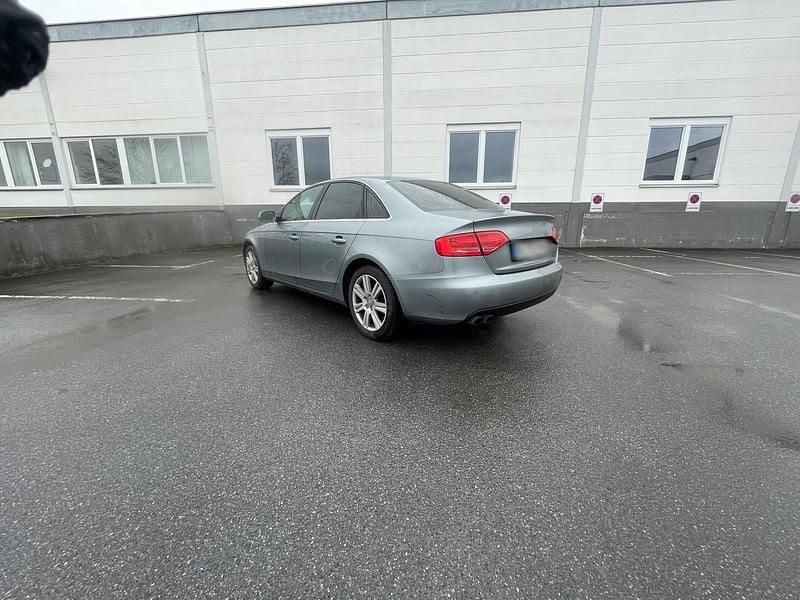 Gebraucht Audi A4 200 PS (147 kW) 2010 Grau Limousine