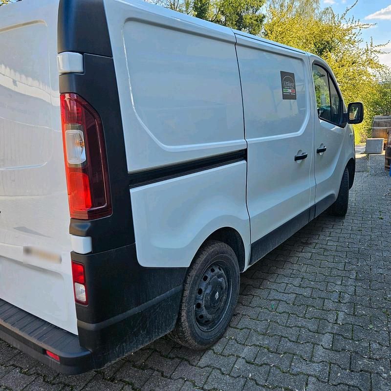 Second-hand Opel Vivaro 120 CP (88 kW) 2017 Alb Monovolum