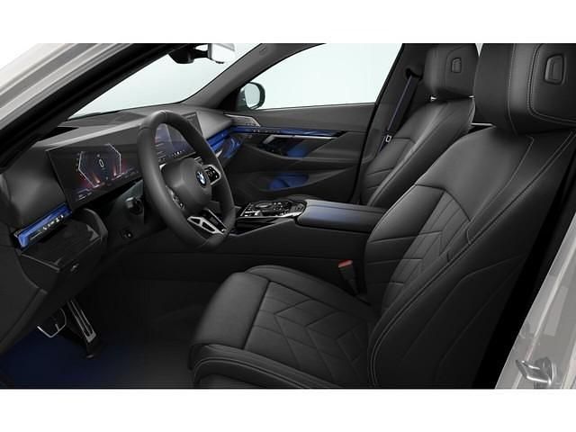 Neu BMW 540 303 PS (222 kW) 2026 Grau Kombi