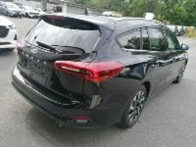 Gebraucht Ford Focus Titanium 125 PS (91 kW) 2024 Schwarz Kombi