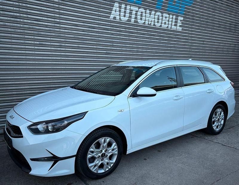 Weiß Gebraucht 2022 Kia Ceed Sportswagon Kombi | 16.490 € (Fairer Preis) - Bild 1/4