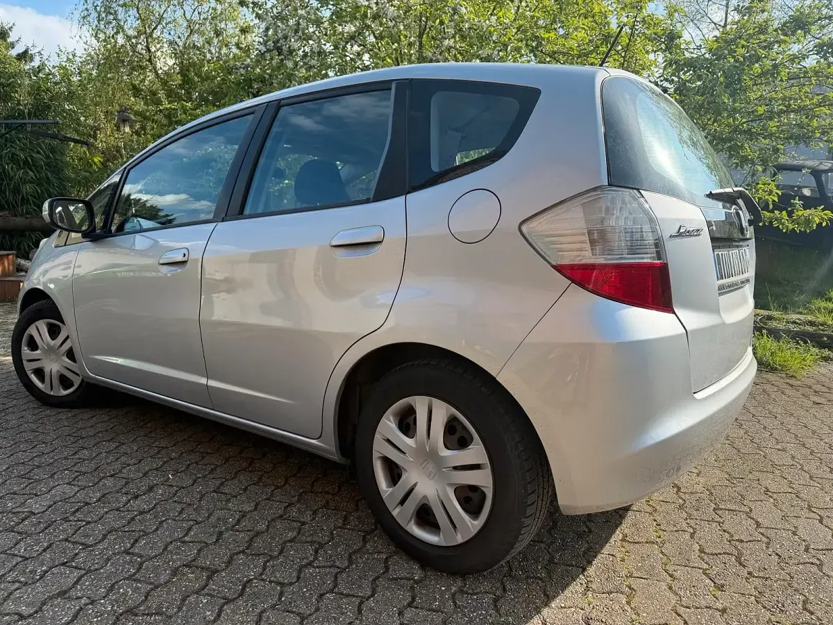 Gebraucht Honda Jazz 100 PS (73 kW) 2009 Silber Kleinwagen
