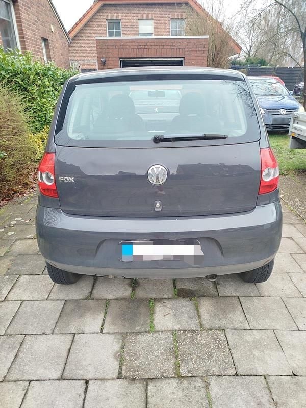 Gebraucht VW Fox 54 PS (39 kW) 2004 Grau Kleinwagen