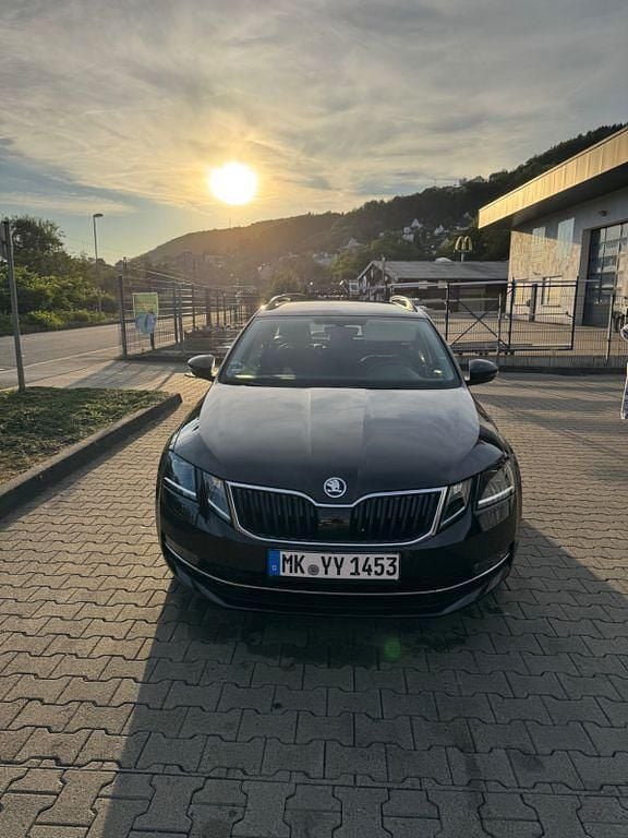 Schwarz Gebraucht 2019 Skoda Octavia Style Kombi | 16.599 € (Fairer Preis) - Bild 1/4