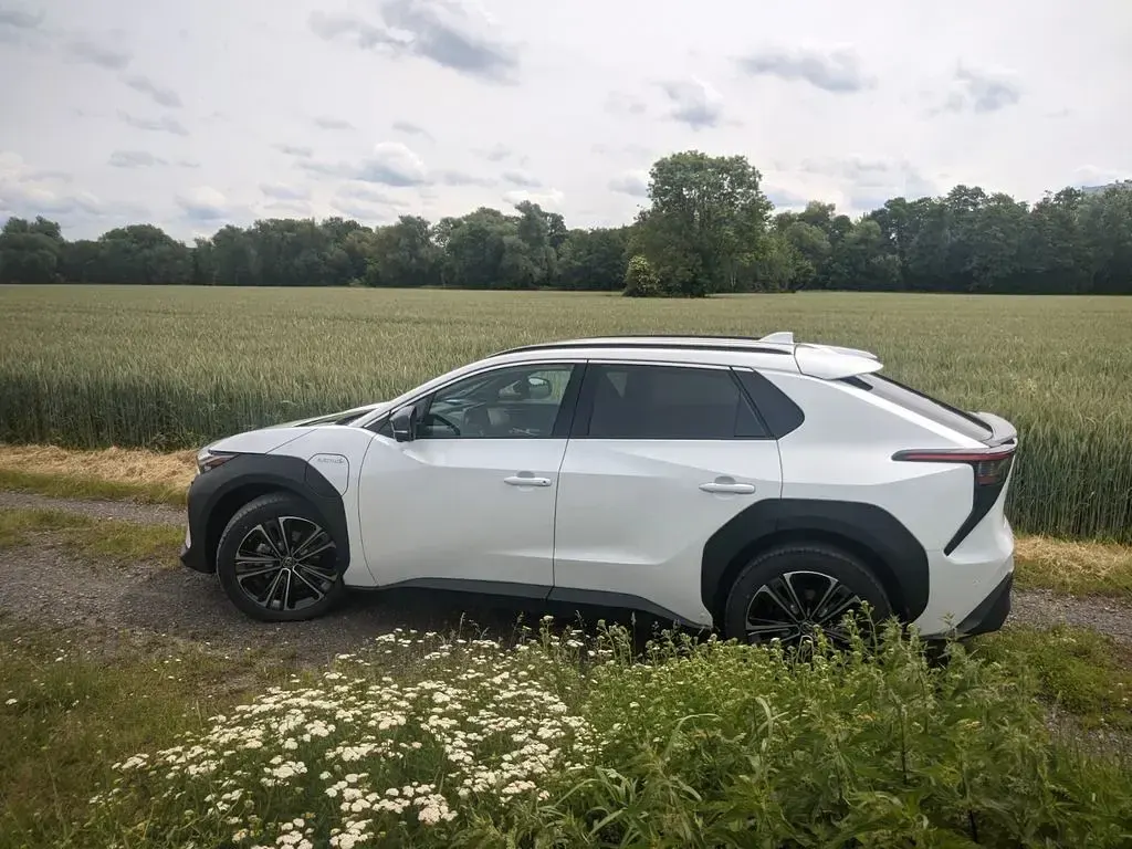 Gebraucht Toyota bZ4X 150 kW (204 PS) 2023 Weiß SUV