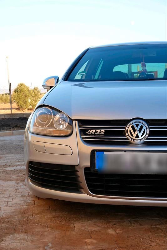 Silber Gebraucht 2009 VW Golf VI R Limousine | 16.000 € - Bild 1/4