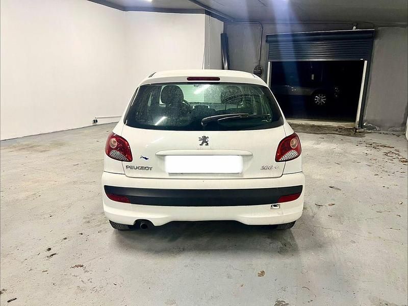Gebraucht Peugeot 206 73 PS (53 kW) 2012 Weiß Limousine