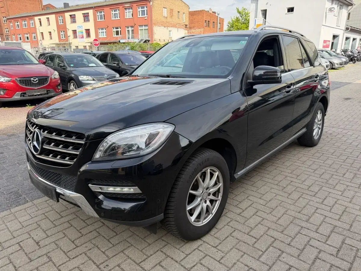 Gebraucht Mercedes ML350 258 PS (189 kW) 2013 Schwarz SUV