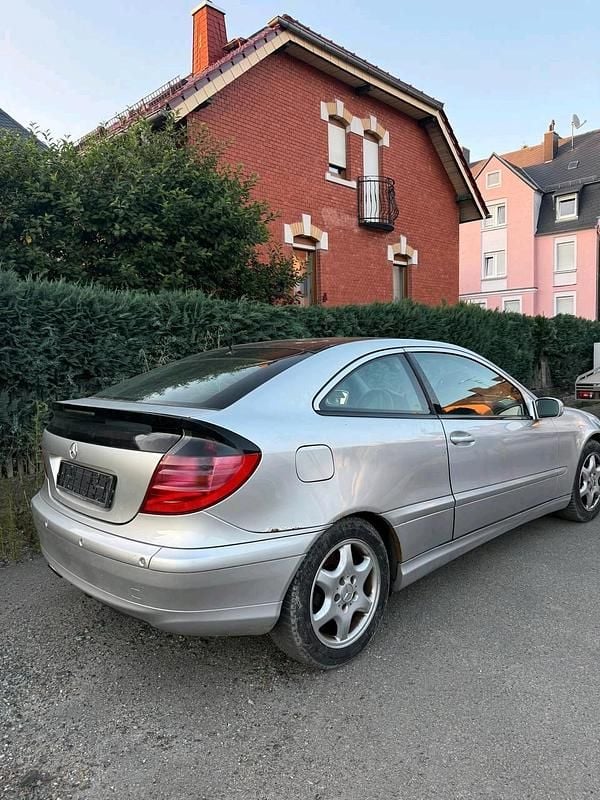 Silber Gebraucht 2002 Mercedes C230 Coupé | 1.500 € - Bild 1/4