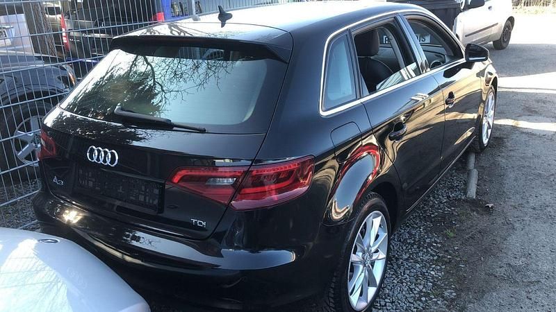 Second-hand Audi A3 Ambiente 105 CP (77 kW) 2014 Negru Berlinǎ