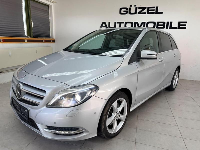 Gebraucht Mercedes B250 211 PS (155 kW) 2014 Silber Van / Kleinbus