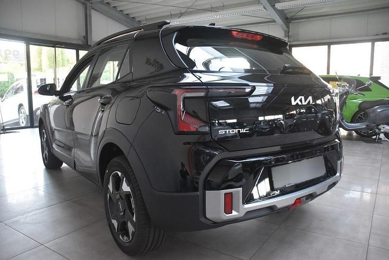 Neu Kia Stonic 101 PS (74 kW) 2026 Schwarz metallic SUV