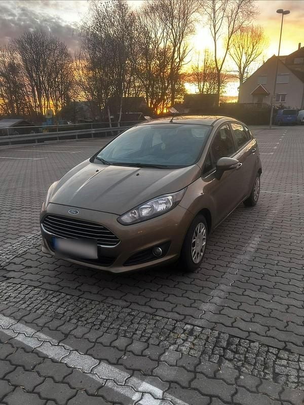 Gebraucht Ford Fiesta 80 PS (58 kW) 2014 Braun Kleinwagen