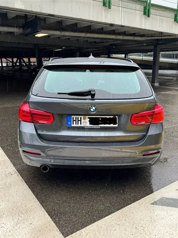 Gebraucht BMW 318 Advantage 136 PS (100 kW) 2018 Grau Kombi