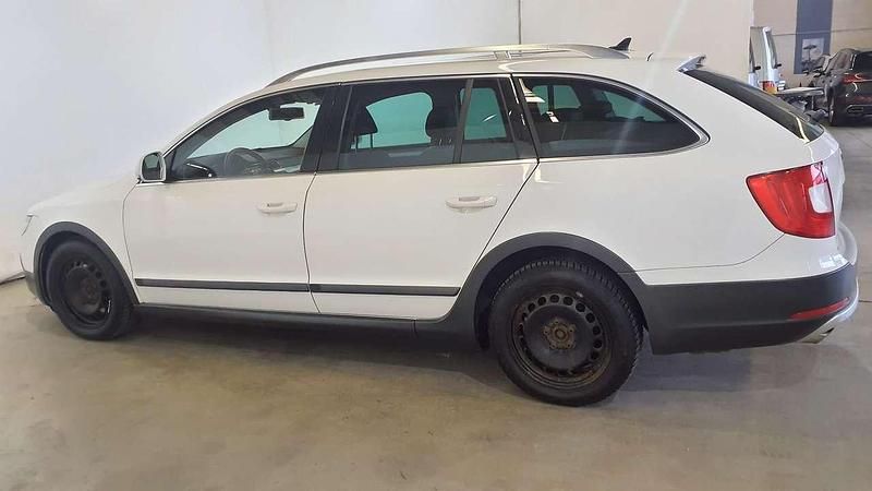 Gebraucht Skoda Superb Elegance 170 PS (125 kW) 2013 Candyweiss Kombi