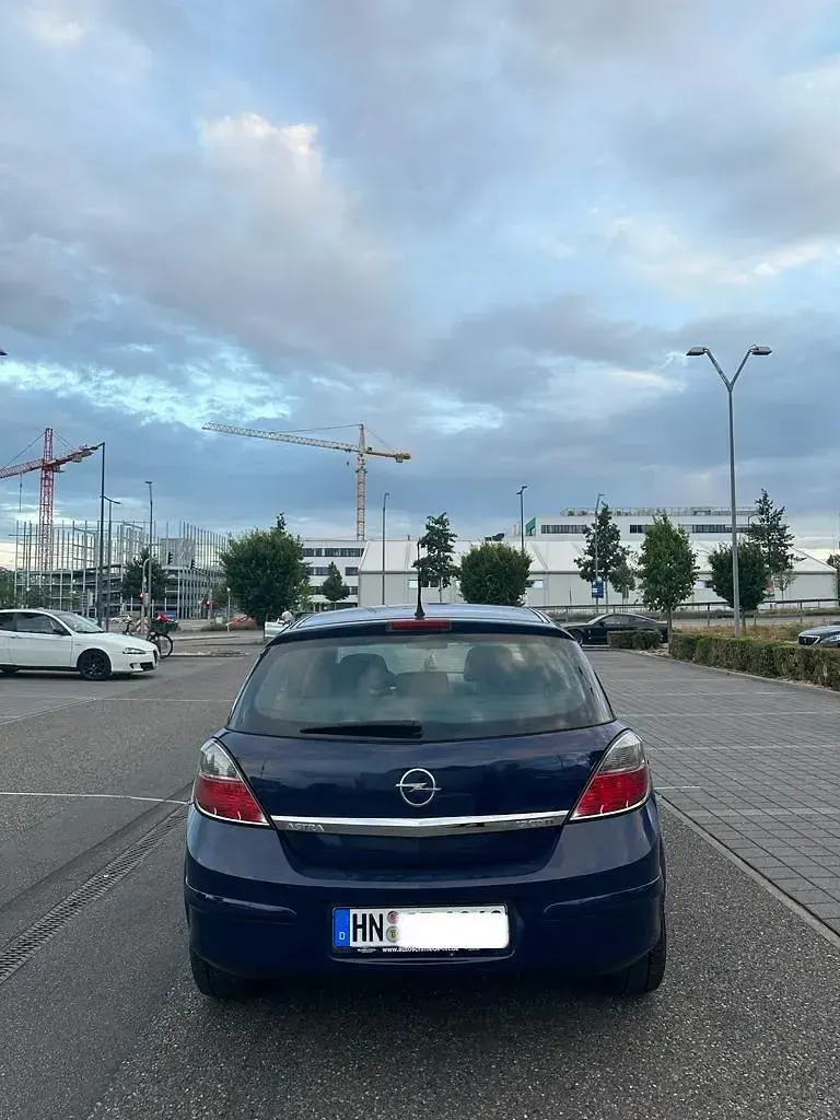 Gebraucht Opel Astra 124 PS (91 kW) 2008 Blau Kleinwagen