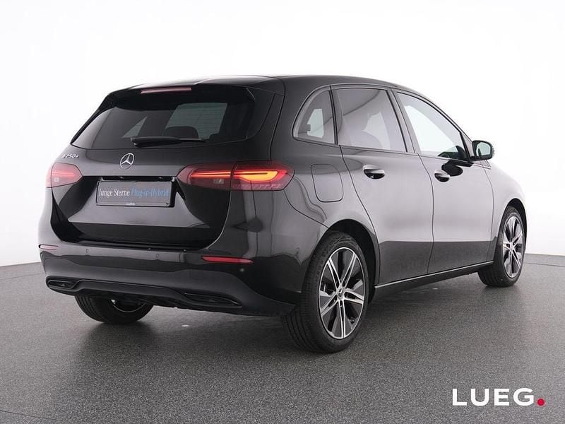 Używany Mercedes E250 Progressive 163 KM (119 kW) 2025 Czarny Sedan/Limuzyna