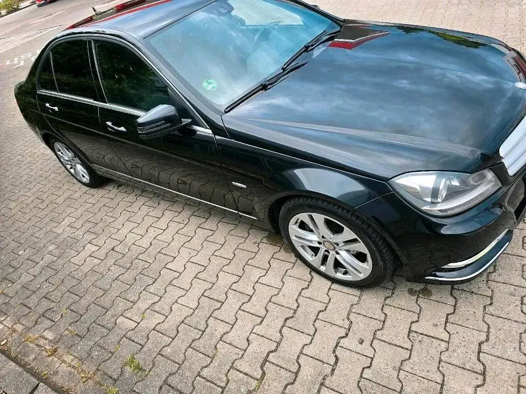 Używany Mercedes C250 204 KM (150 kW) 2011 Czarny Sedan/Limuzyna