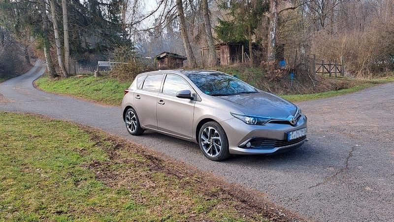 Gebraucht Toyota Auris Design 116 PS (85 kW) 2016 Beige Limousine