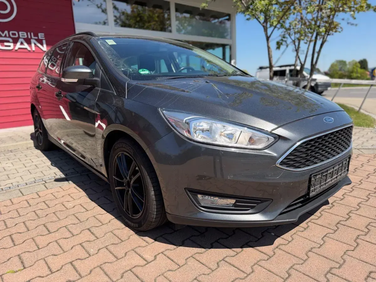 Second-hand Ford Focus 125 CP (91 kW) 2017 Negru Break