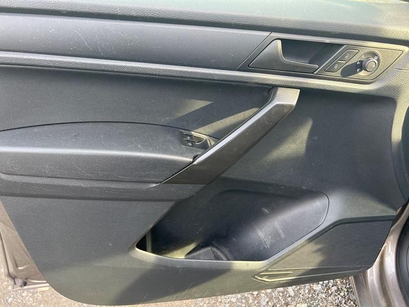 Gebraucht VW Caddy 125 PS (91 kW) 2018 Mojave beige metallic Van / Kleinbus