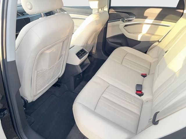 Gebraucht Audi e-tron Basis 300 kW (408 PS) 2022 Schwarz SUV