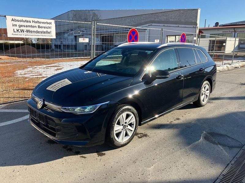 Gebraucht VW Golf VIII 150 PS (110 kW) 2024 Grenadillschwarz metallic Kombi