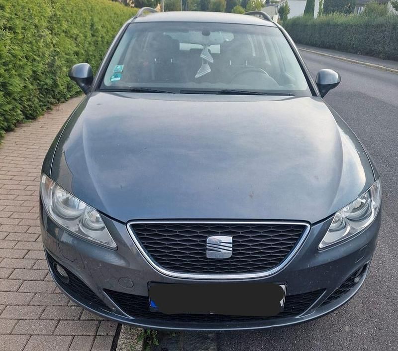 Silber Gebraucht 2013 Seat Exeo Ecomotive Limousine | 3.500 € - Bild 1/4