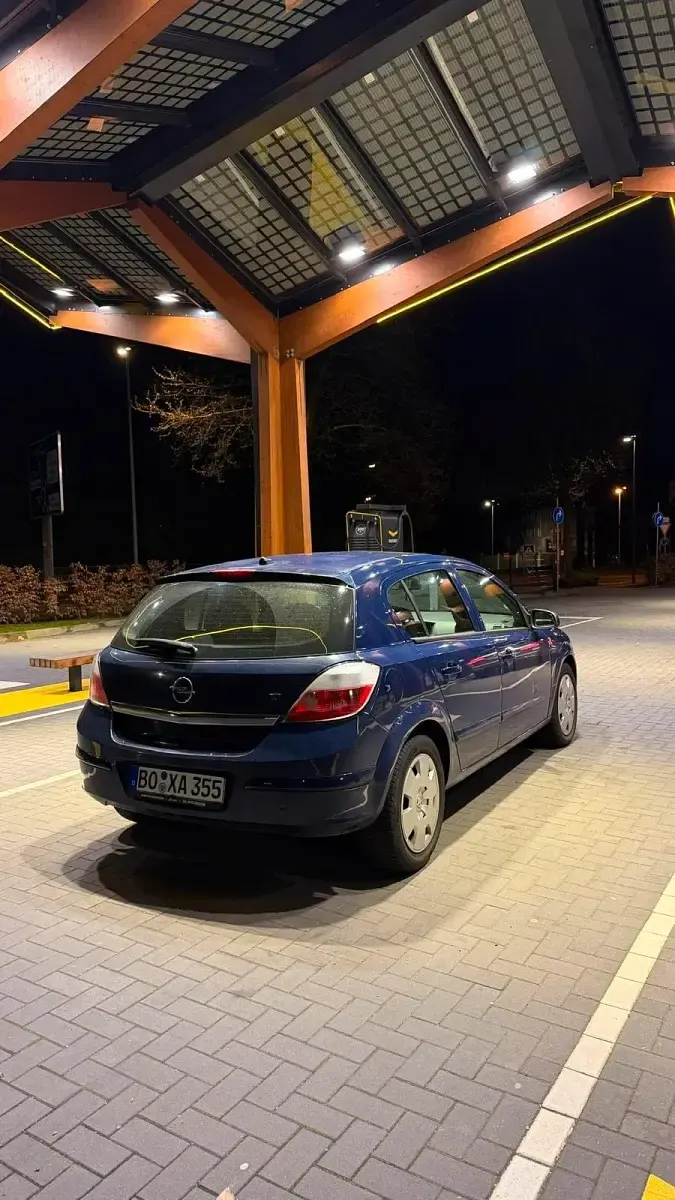 Second-hand Opel Astra 90 CP (66 kW) 2005 Albastru Hatchback