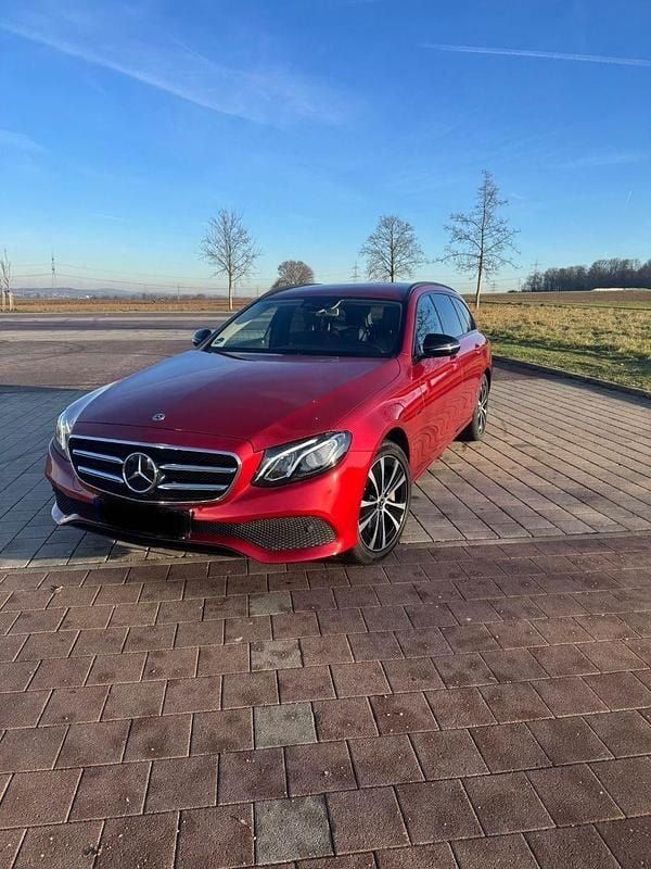 Second-hand Mercedes E300 306 CP (225 kW) 2020 Roșu Berlinǎ