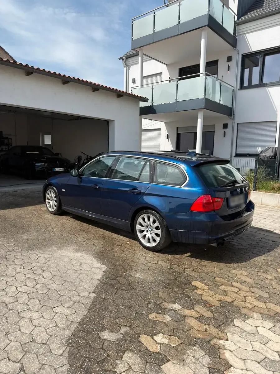 Gebraucht BMW 325 204 PS (150 kW) 2011 Blau Kombi