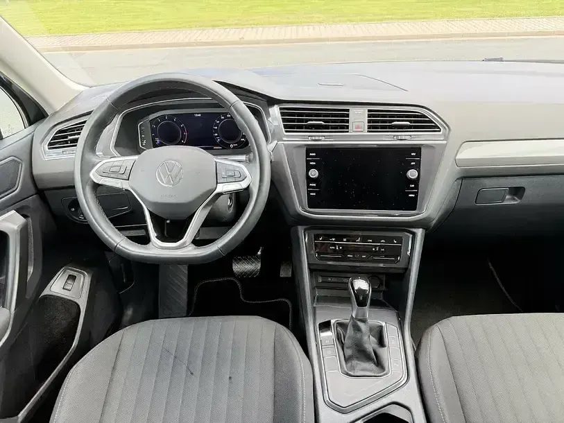Gebraucht VW Tiguan Allspace Life 150 PS (110 kW) 2025 Platinum grey SUV