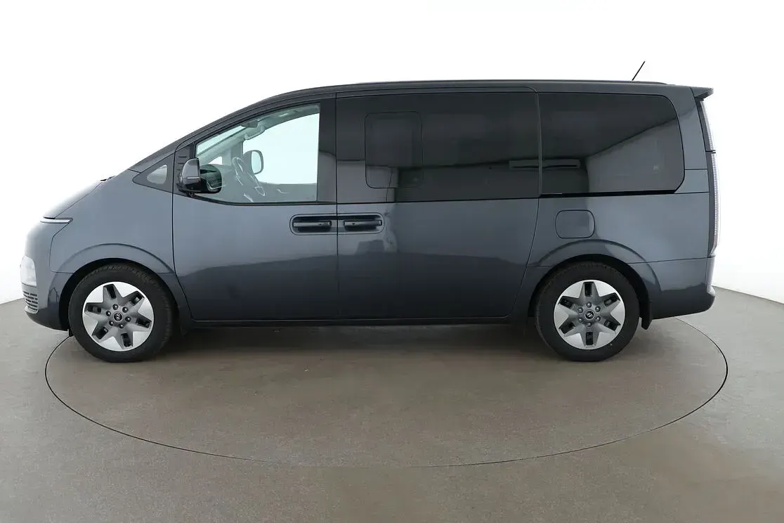 Gebraucht Hyundai Staria Prime 177 PS (130 kW) 2023 Grau Van / Kleinbus